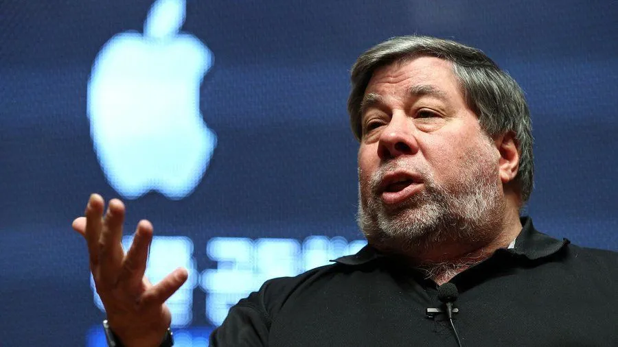 苹果联合创始人史蒂夫*沃兹尼亚克（Steve Wozniak）因假比特币视频而对YouTube提起诉讼