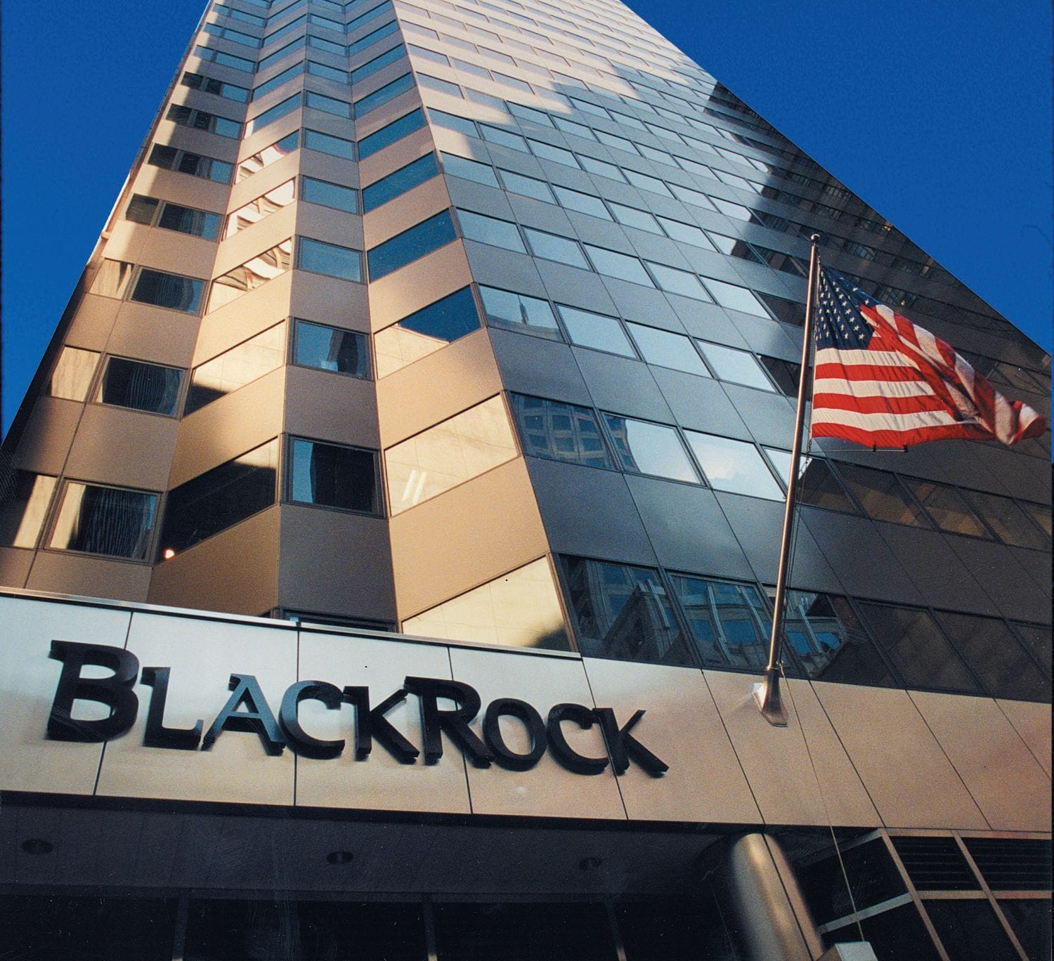 BlackRock видит как суверенные финансовые фонды  и  пенсионные фонды начнут влетать в BTC ETF